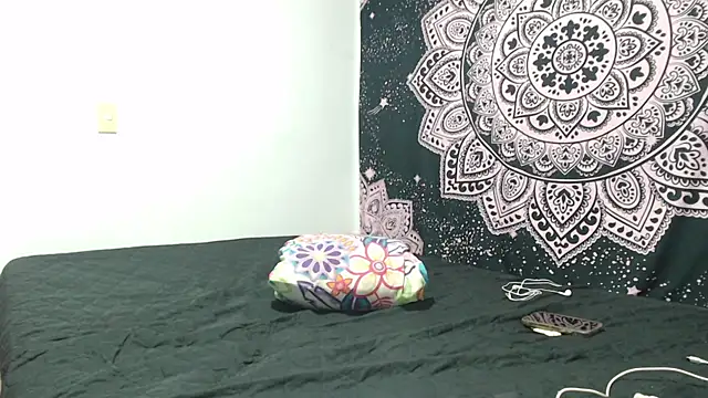 liissa 0 online show from 04/12/26, 12:48