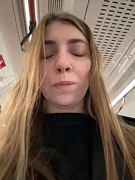 Sunny   Bunny online show from 12/04/25, 09:51