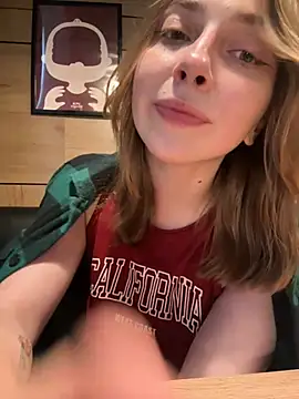 Snapshot of Sunny___Bunny chatting on 06/26/26, 01:48 Sunny Bunny online show from 06/26/26, 01:48