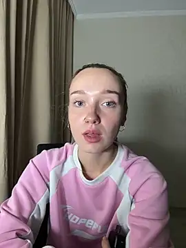 Snapshot of Wild_Sophie_ chatting on 09/22/25, 03:03 Wild Sophie online show from 09/22/25, 03:03