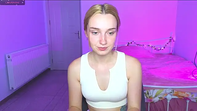 Snapshot of Wild_Sophie_ chatting on 09/23/25, 06:33 Wild Sophie online show from 09/23/25, 06:33