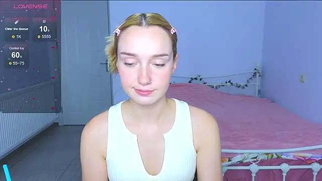 Snapshot of Wild_Sophie_ chatting on 09/26/25, 02:32 Wild Sophie online show from 09/26/25, 02:32