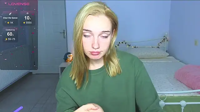 Snapshot of Wild_Sophie_ chatting on 10/01/25, 05:30 Wild Sophie online show from 10/01/25, 05:30