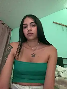 Snapshot of Hilary_pinkk chatting on 12/19/24, 02:34 Hilary pinkk online show from 12/19/24, 02:34