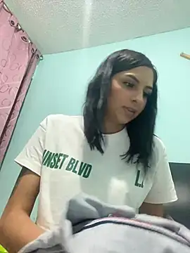 Snapshot of Hilary_pinkk chatting on 12/25/24, 12:37 Hilary pinkk online show from 12/25/24, 12:37