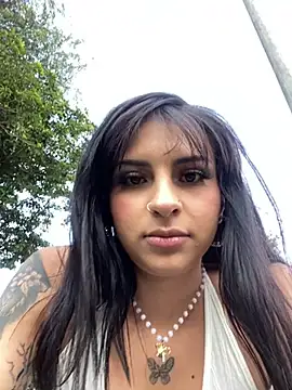 Snapshot of Hilary_pinkk chatting on 01/15/25, 10:24 Hilary pinkk online show from 01/15/25, 10:24