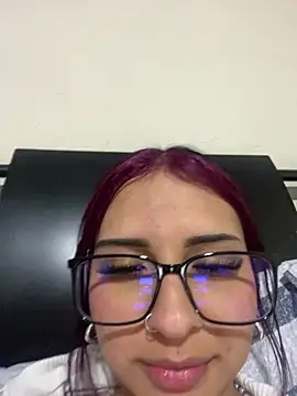 Snapshot of Hilary_pinkk chatting on 02/06/25, 01:27 Hilary pinkk online show from 02/06/25, 01:27