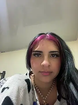 Snapshot of Hilary_pinkk chatting on 02/18/25, 04:26 Hilary pinkk online show from 02/18/25, 04:26