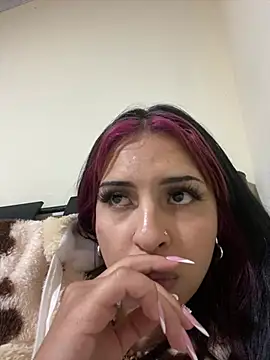 Snapshot of Hilary_pinkk chatting on 02/23/25, 05:39 Hilary pinkk online show from 02/23/25, 05:39
