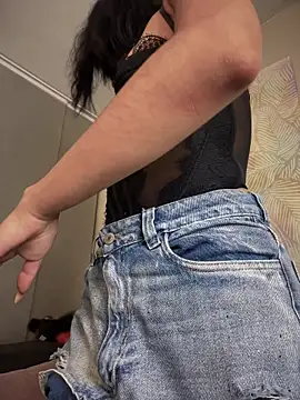 Hilary pinkk online show from 11/20/25, 02:56