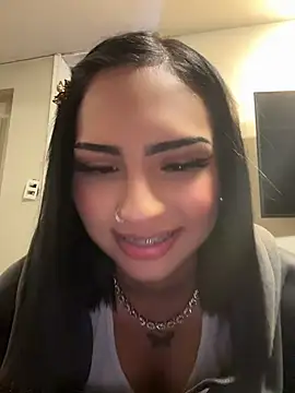 Snapshot of Hilary_pinkk chatting on 07/19/26, 12:58 Hilary pinkk online show from 07/19/26, 12:58