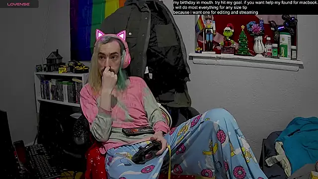 Snapshot of tallnerdyguy chatting on 02/02/25, 01:02 tallnerdyguy online show from 02/02/25, 01:02