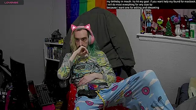 Snapshot of tallnerdyguy chatting on 02/03/25, 02:47 tallnerdyguy online show from 02/03/25, 02:47