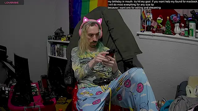 Snapshot of tallnerdyguy chatting on 02/04/25, 02:07 tallnerdyguy online show from 02/04/25, 02:07