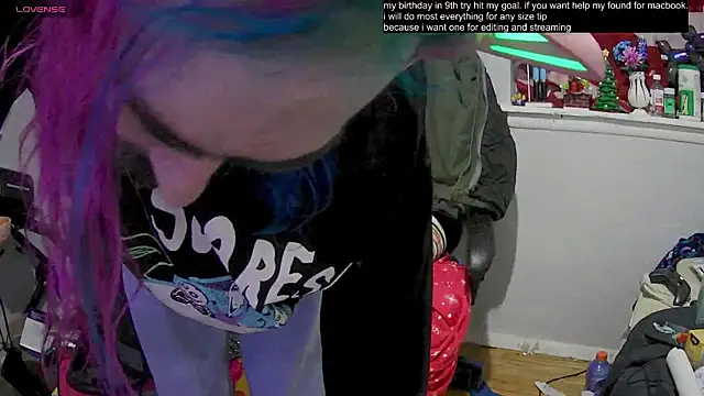 Snapshot of tallnerdyguy chatting on 02/12/25, 02:24 tallnerdyguy online show from 02/12/25, 02:24