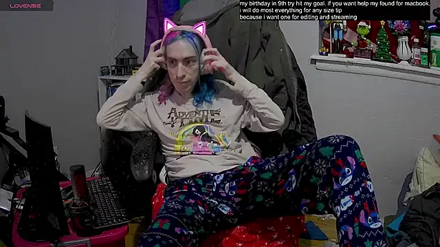 Snapshot of tallnerdyguy chatting on 02/13/25, 02:45 tallnerdyguy online show from 02/13/25, 02:45