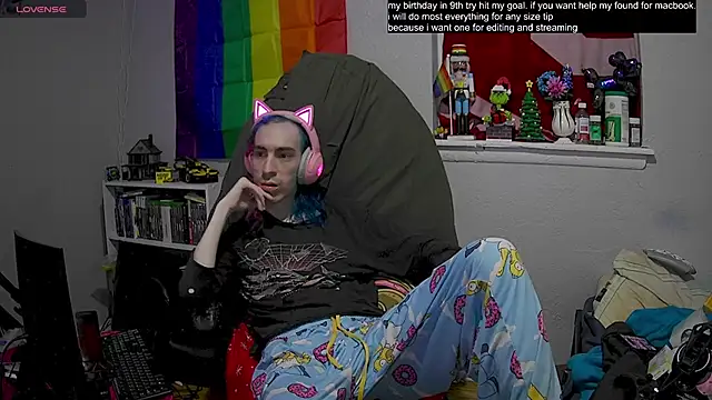 Snapshot of tallnerdyguy chatting on 02/15/25, 02:15 tallnerdyguy online show from 02/15/25, 02:15