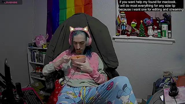 Snapshot of tallnerdyguy chatting on 02/25/25, 02:14 tallnerdyguy online show from 02/25/25, 02:14