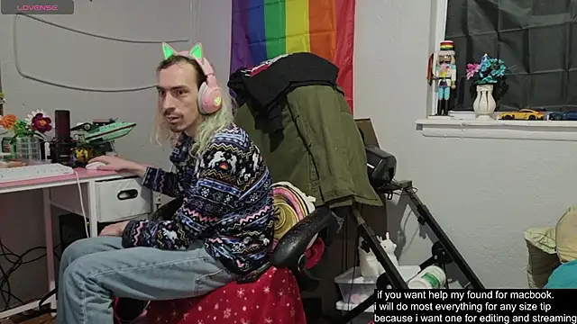 Snapshot of tallnerdyguy chatting on 10/21/25, 01:06 tallnerdyguy online show from 10/21/25, 01:06