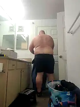 Snapshot of Strong_Bear89 chatting on 01/10/25, 09:23 Strong Bear89 online show from 01/10/25, 09:23