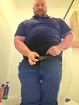 Snapshot of Strong_Bear89 chatting on 02/08/25, 09:13 Strong Bear89 online show from 02/08/25, 09:13