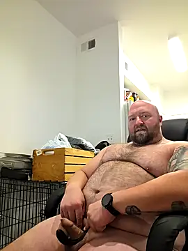 Snapshot of Strong_Bear89 chatting on 02/11/25, 04:56 Strong Bear89 online show from 02/11/25, 04:56