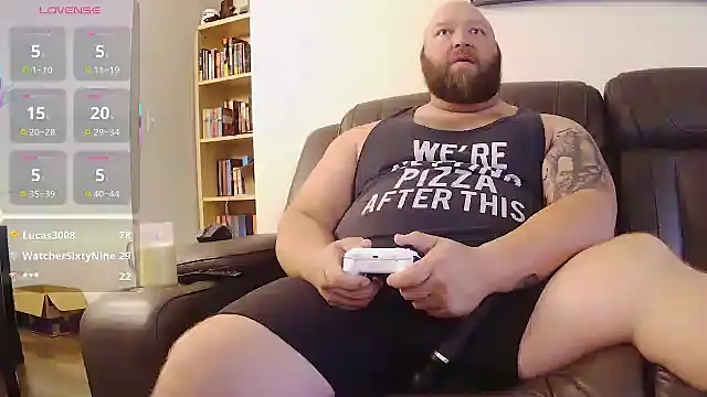 Snapshot of Strong_Bear89 chatting on 10/24/25, 01:18 Strong Bear89 online show from 10/24/25, 01:18