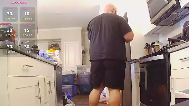 Snapshot of Strong_Bear89 chatting on 11/05/25, 06:08 Strong Bear89 online show from 11/05/25, 06:08