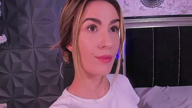 Snapshot of LaurynCopper chatting on 07/12/26, 05:31 LaurynCopper online show from 07/12/26, 05:31