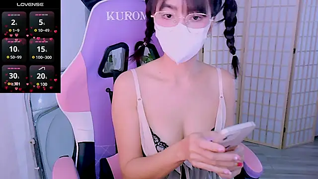 Snapshot of desiregirl69 chatting on 02/10/25, 03:42 desiregirl69 online show from 02/10/25, 03:42