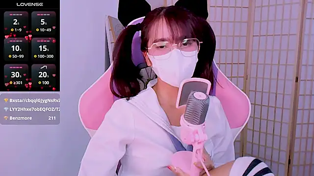 Snapshot of desiregirl69 chatting on 02/26/25, 09:16 desiregirl69 online show from 02/26/25, 09:16