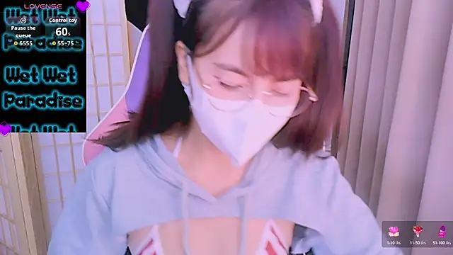 Snapshot of desiregirl69 chatting on 09/26/25, 03:38 desiregirl69 online show from 09/26/25, 03:38