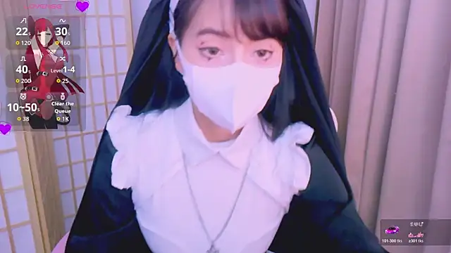 Snapshot of desiregirl69 chatting on 10/31/25, 03:13 desiregirl69 online show from 10/31/25, 03:13