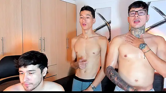 Snapshot of Party_guyssex chatting on 03/19/25, 01:18 Party guyssex online show from 03/19/25, 01:18