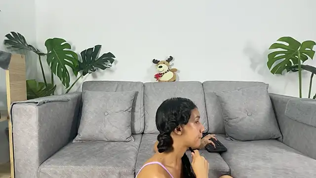 Snapshot of Antonella_and_axel_ chatting on 12/08/24, 06:54 Antonella and axel online show from 12/08/24, 06:54