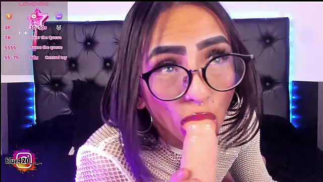 Skyler  blue4 online show from 02/06/25, 10:37