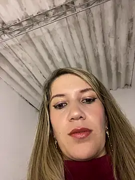 Snapshot of gwen_ashly chatting on 07/22/26, 06:27 gwen ashly online show from 07/22/26, 06:27
