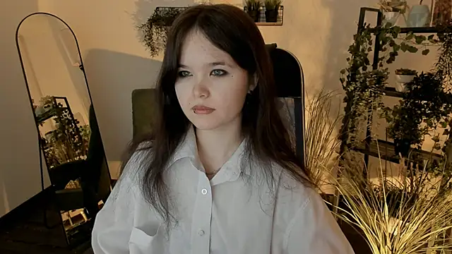 Elainebeness online show from 04/19/26, 10:56