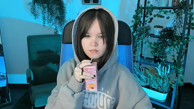 Elainebeness online show from 04/24/26, 08:33