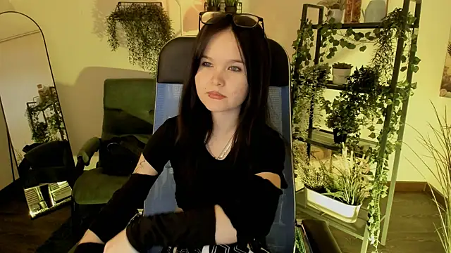 Snapshot of Elainebeness chatting on 05/27/26, 04:04 Elainebeness online show from 05/27/26, 04:04
