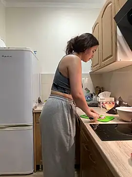 PoppyRobinson online show from 12/06/24, 06:50