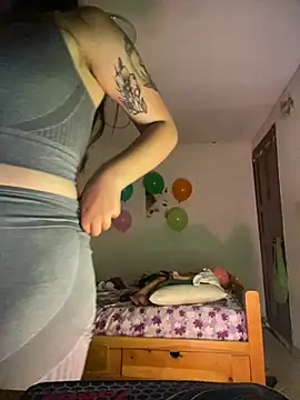 Miss oliviaa online show from 04/11/26, 12:04