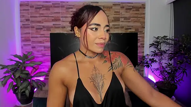 Snapshot of emilyfitness chatting on 06/10/26, 12:00 emilyfitness online show from 06/10/26, 12:00