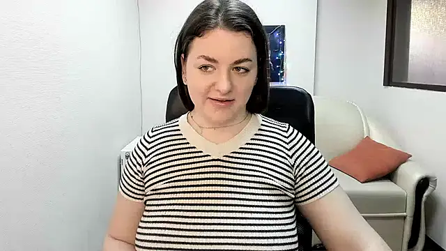 Snapshot of Helen_Elliot chatting on 01/21/25, 09:57 Helen Elliot online show from 01/21/25, 09:57