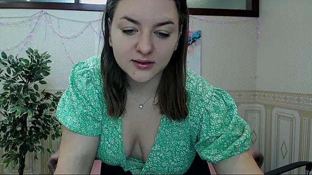Snapshot of Helen_Elliot chatting on 02/02/25, 06:58 Helen Elliot online show from 02/02/25, 06:58