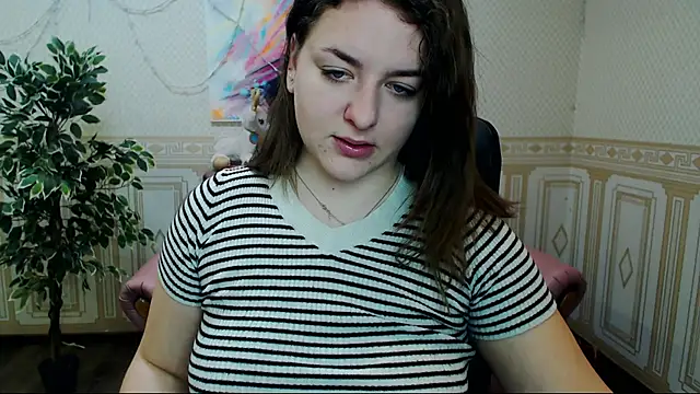 Snapshot of Helen_Elliot chatting on 02/04/25, 06:57 Helen Elliot online show from 02/04/25, 06:57