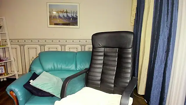 Snapshot of Helen_Elliot chatting on 02/28/25, 04:42 Helen Elliot online show from 02/28/25, 04:42