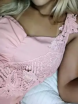 fofinhaa12 online show from 02/05/25, 12:42