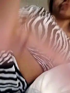 fofinhaa12 online show from 09/18/25, 06:21