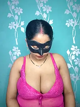 Snapshot of bigtitsqueen chatting on 03/21/26, 03:59 bigtitsqueen online show from 03/21/26, 03:59